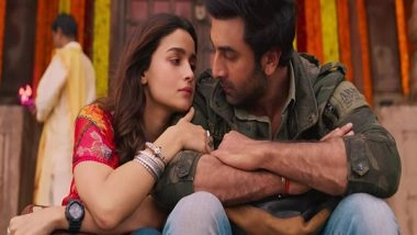 Entertainment News | Check out How Perfectly Akshay Kumar, Aishwarya Rai's Dil Dooba Fits over Ranbir, Alia's Kesariya Dance Mix