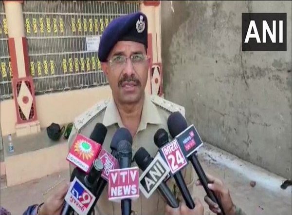 India News | Gujarat: Mob Pelt Stones at Garba Function in Kheda by Pelting Stones, 6 Injured