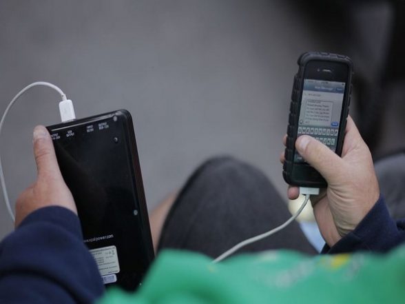 EU Passes Law on Common Charger for Mobile Phones, Tablets by 2024