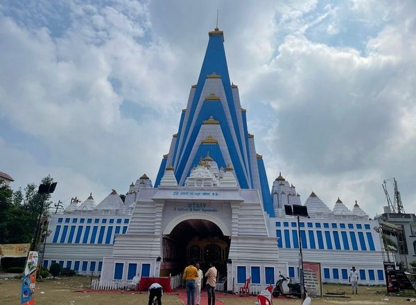 India News | 136 Ft Durga Puja Pandal in Lucknow to Enter Guinness Book as World's Tallest