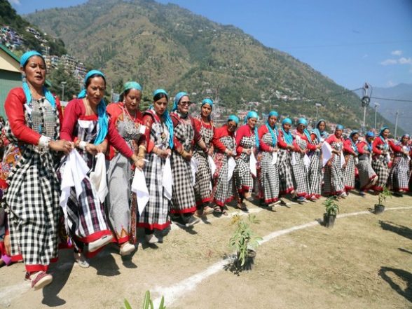 India News | Himachal Pradesh: 8,000 Women Perform Folk Dance in International Kullu Dussehra Festival - Vimarsana News