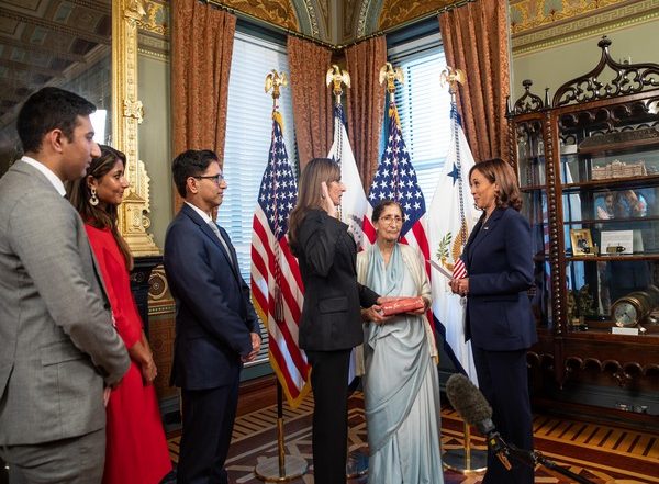 World News | Kamala Harris Administers Swearing-in Ceremony of Indian-American US Ambassador