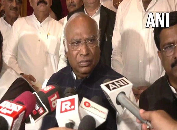 Bharat Jodo Yatra: ‘BJP Scared of Rahul Gandhi’s Rising Popularity’, Says Congress Leader Mallikarjun Kharge