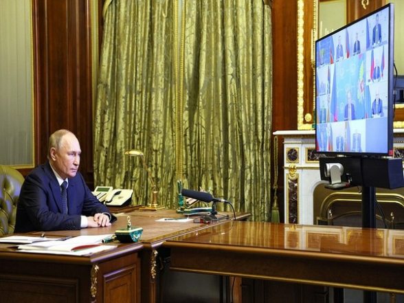 World News | Putin Holds Meeting with His Security Council Members Amid Escalating Tensions with Ukraine - Vimarsana News