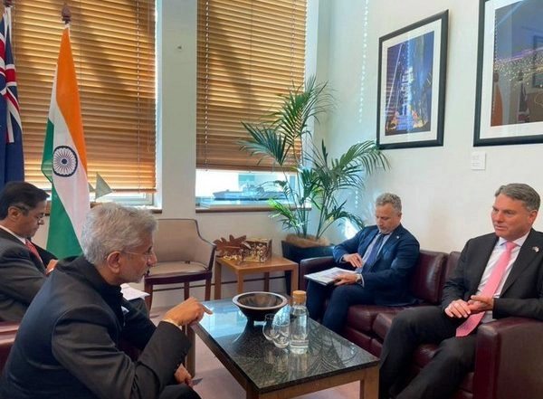 World News | Jaishankar Meets Australian Deputy PM, Exchanges Views on Regional Global Security