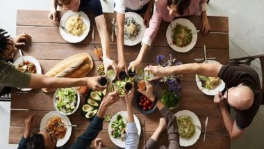 Lifestyle News | Survey: Families Who Eat Together Are Less Stressed