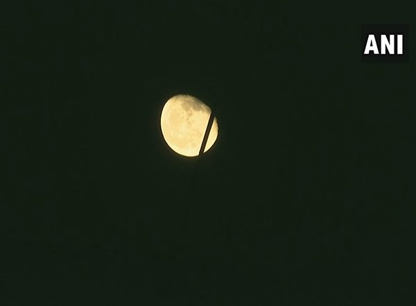 Karwa Chauth 2022: Chand Kab Niklega? Know Moonrise Timings in Mumbai, Delhi, Noida, Lucknow, Other Cities
