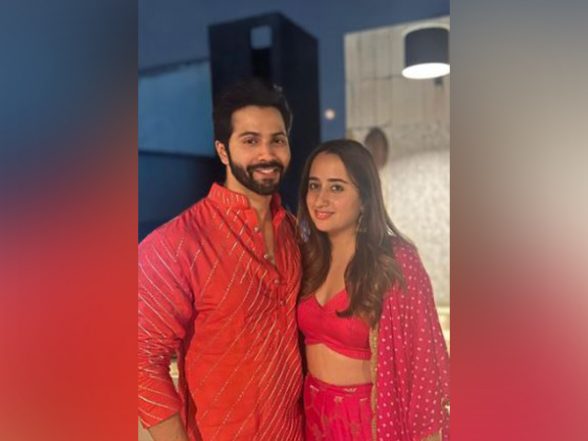 Entertainment News | Karwa Chauth 2022: Varun Dhawan Breaks His Wife Natasha's Fast by Feeding Her Mithai - Vimarsana News