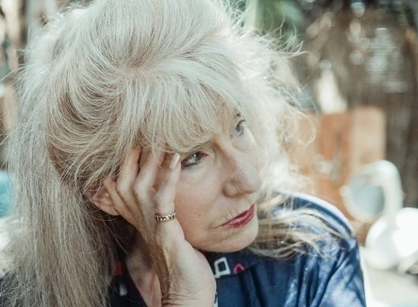 Health News |  Study Suggests How Talking Therapies Can Benefit People with Dementia