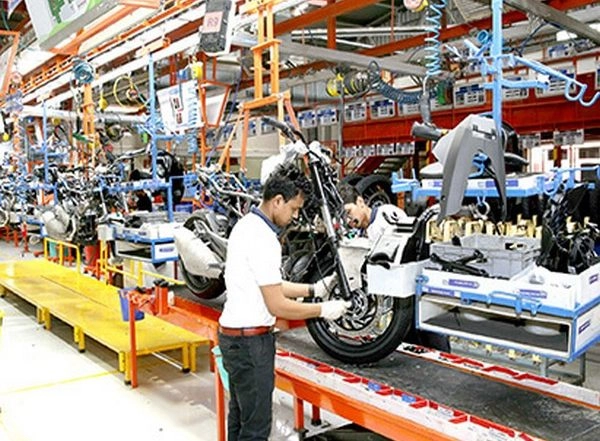 Business News | Bajaj Auto Q2 Profit Surges 20 Per Cent to Rs 1530 Crore