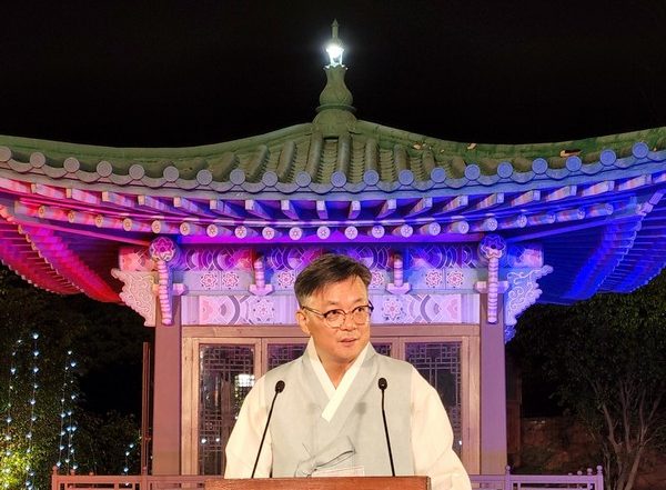 World News |   'Rang De Korea' Festival Begins in Delhi, K-pop Band Stole Audience's Heart