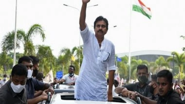 India News | Tension Erupted in Vizag Airport After Pawan Kalyan Fans Reportedly Pelted Stones at YSRCP Leaders' Cars