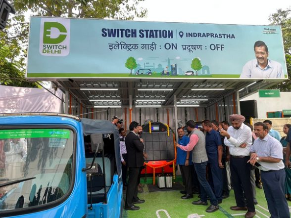 India News | Delhi CM Inaugurates 11 New EV Charging Stations, 100 EV Charging Stations to Be Operational in Two Months - Vimarsana News