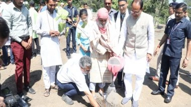 India News | Chief Minister Chouhan Plants Saplings with Padma Shri Awardee Anil Prakash Joshi