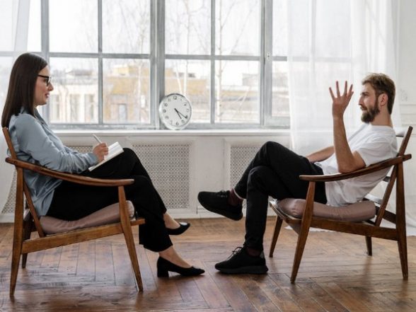Health News | Demonstration of Warmth, Competence by Practitioners Can Help Increase Patients' Belief in Psychotherapy: Study - Vimarsana News