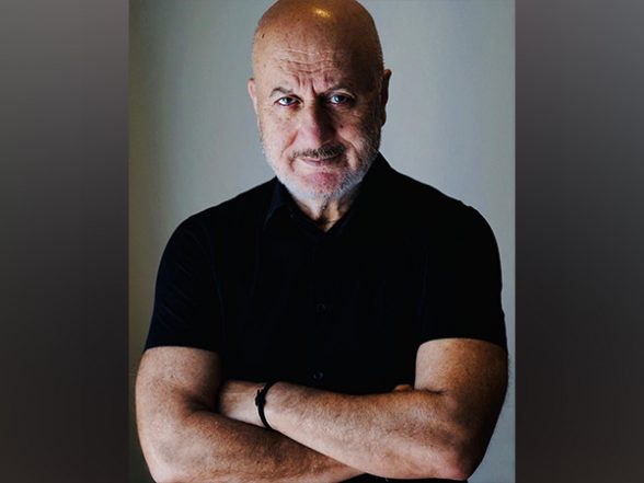 Entertainment News | Here's How Anupam Kher Celebrated 27th Anniversary of DDLJ - Vimarsana News