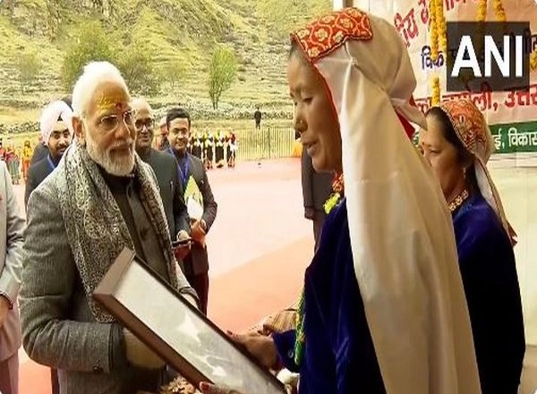PM Narendra Modi Attends ‘Saras Mela’ in Uttarakhand’s Mana Village (Watch Video)