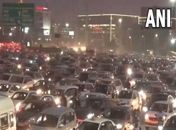 India News | Massive Traffic Snarl at Delhi-Gurugram Expressway