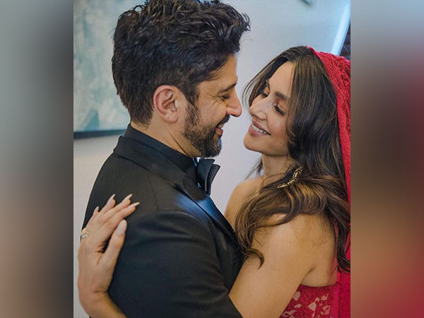 Katrina Kaif Xxxv - Entertainment News | Farhan Akhtar Drops Adorable Pictures with Wife  Shibani Dandekar | LatestLY