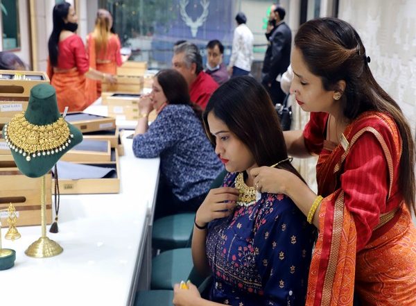 'Dhanteras 2022 Kab Hai?' Both Today and Tomorrow? Know Right Date and Muhurat of Dhantrayodashi and Significance Behind Auspicious Diwali Festivity