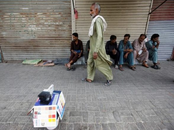 World News | Economic Distortions Hold Back Economic Growth of Pakistan, Says World Bank - Vimarsana News