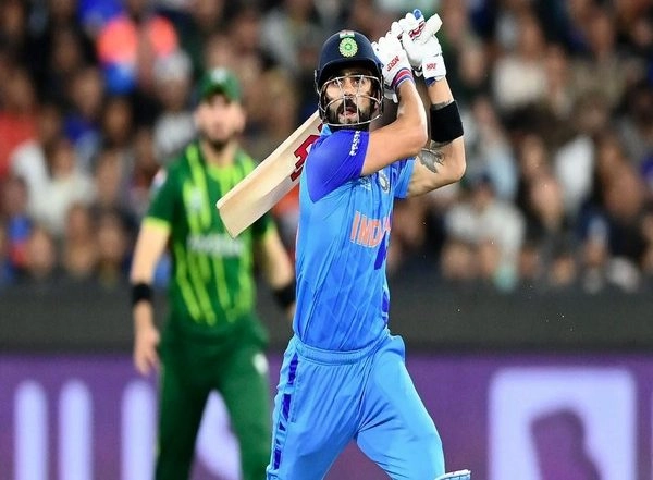 Sports News | This is the Best Inning Virat Has Played: Rohit Sharma Heaps Praise on Kohli's Heroic Knock Against Pakistan