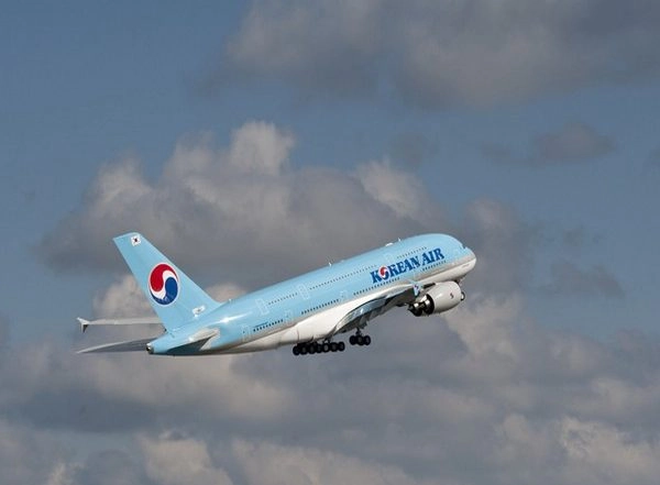 World News | Korean Air Flight Overshoots Runway at Cebu Airport in Philippines