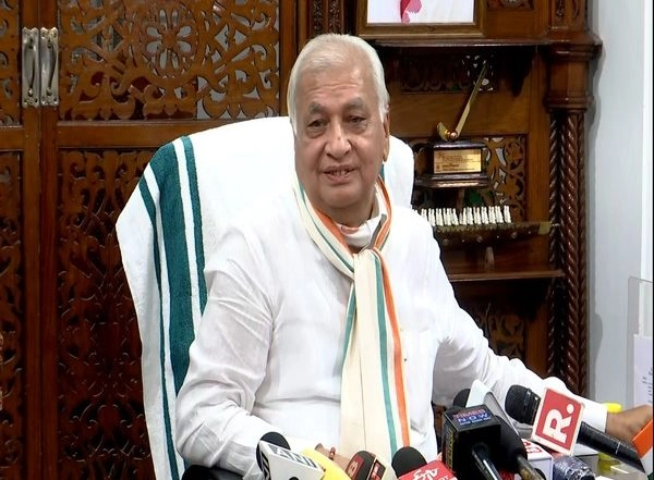 India News | Kerala Guv Sends Show Cause Notices to VCs Amid Varsity Row