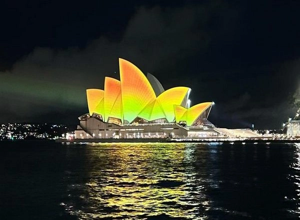 World News | Sydney Opera House Lights Up on Diwali After a 'Viraat' Sunday