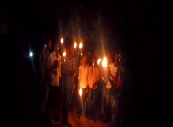 India News | Tribal in Alluri Stages Protest Demanding Electricity Connection