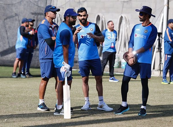 Sports News | T20 WC: Kohli, Rohit, Rahul Sweat It out at Nets in SCG; Pandya, Pacers Skip Practice Session