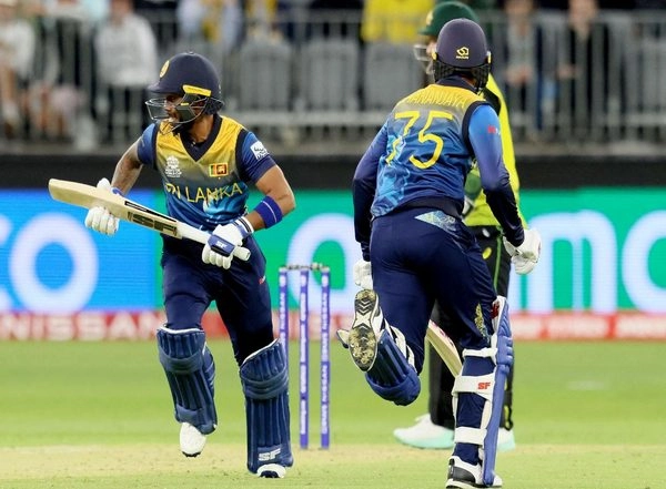 Sports News | T20 WC: Could Not Do Well in Middle Overs, Fell 15-20 Runs Short: SL Skipper Shanaka After Loss to Australia