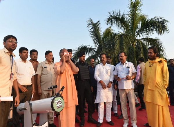 India News | UP CM Witnesses Partial Solar Eclipse with Telescopes, Special Glasses
