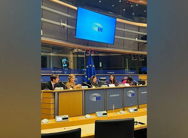 World News | Kashmiri Politicians Brief EU Parliamentarians on Empowering Grassroots Democracy