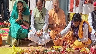 Madhya Pradesh CM Shivraj Singh Chouhan Performs Govardhan Puja in Bhopal; Appeals To Promote Natural Farming (Watch Video)