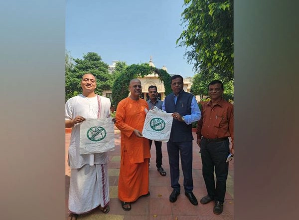 India News | National Sugar Institute Donates 100 Cloth Bags for Distribution in Schools Under Special Campaign 2.0