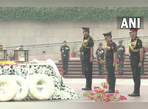 India News | CDS Anil Chauhan Lays Wreath at National War Memorial on Infantry Day
