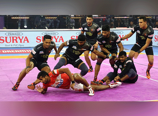 Sports News | PKL: U Mumba Beat Gujarat Giants to Leapfrog Them in Season 9 Standings
