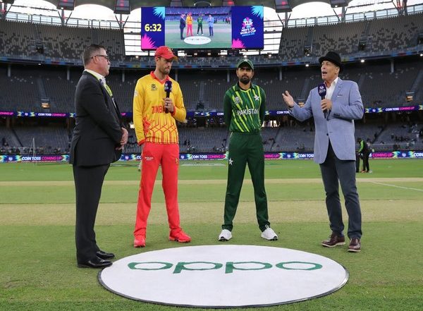 Sports News | T20 World Cup: Zimbabwe Opt to Bat Against Pakistan After Winning Toss