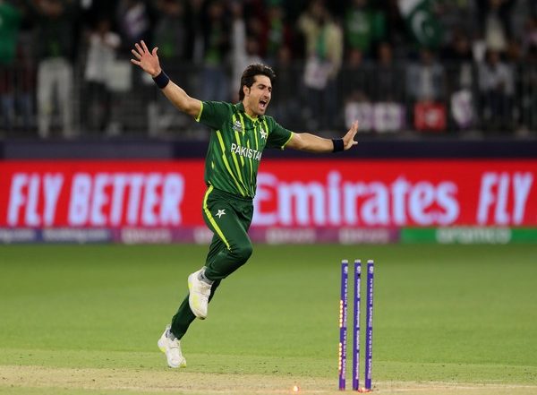 Sports News | T20 World Cup: Fiery Spell by Wasim Jr Helps Pakistan Restrict Zimbabwe to 130/8