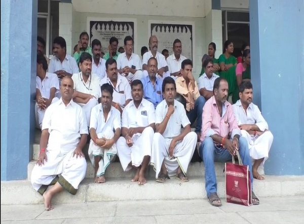 India News | Andhra Pradesh: Barbers Stage Protest in Tirumala Due to Harassment by Vigilance Staff