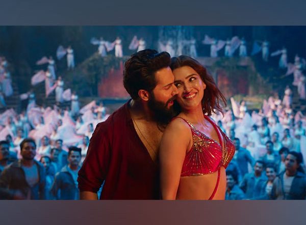 Entertainment News | Varun Dhawan, Kriti Sanon's Item Number 'Thumkeshwari' from 'Bhediya' out Now