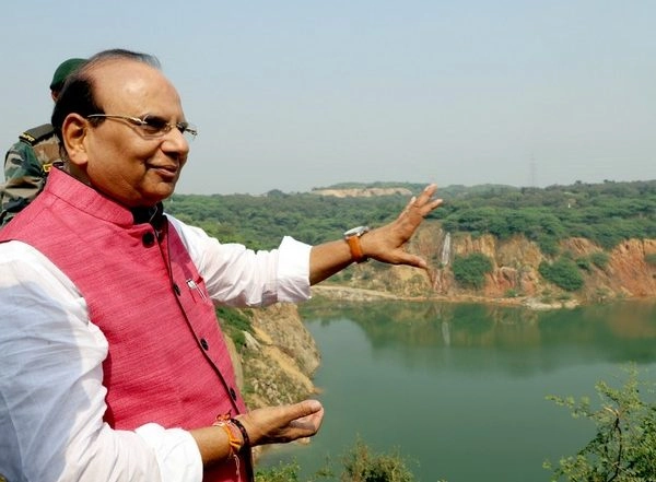 India News | Delhi LG Writes to CM Kejriwal; Asks to Make Proper Arrangements for Chhath Puja, Urges People to Maintain Environment-friendly Behaviour