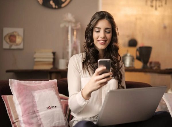 Lifestyle News | Japanese Research Team Explores Dynamics of Online Romantic Relationships; Check out Their Findings