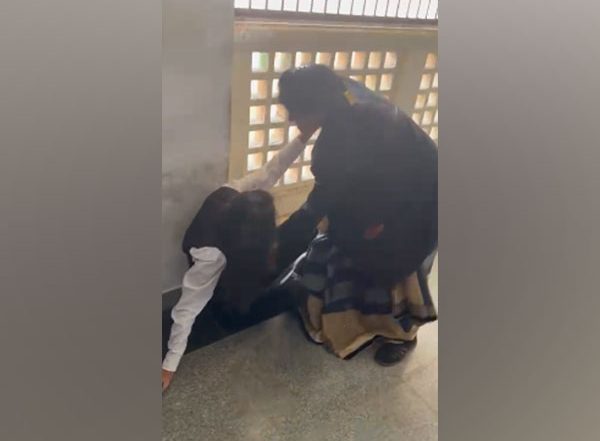 Female Advocates Fight Video: FIR Lodged Against Lawyer for Altercation with Another Advocate at Kasganj Family Court