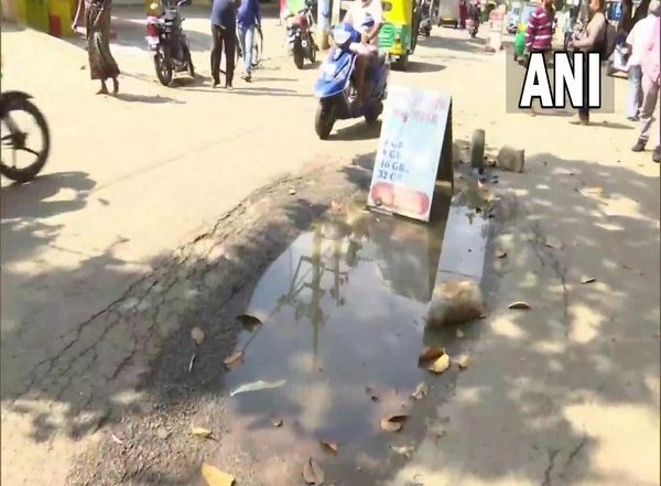 India News | Locals Lash out at BBMP After Pothole Claims Another Life in Bengaluru