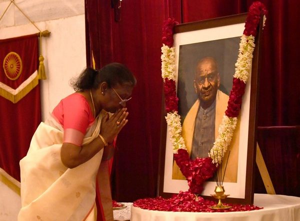 India News | President Murmu Pays Tribute to Sardar Patel on His Anniversary