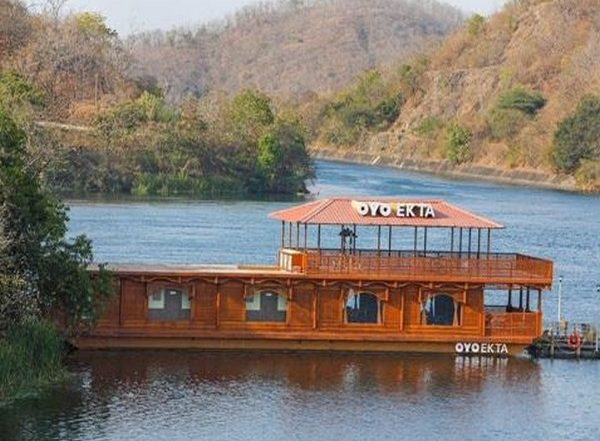 Gujarat: PM Narendra Modi Inaugurates OYO Ekta Houseboat Near Statue of Unity To Mark the Birth Anniversary of Sardar Patel