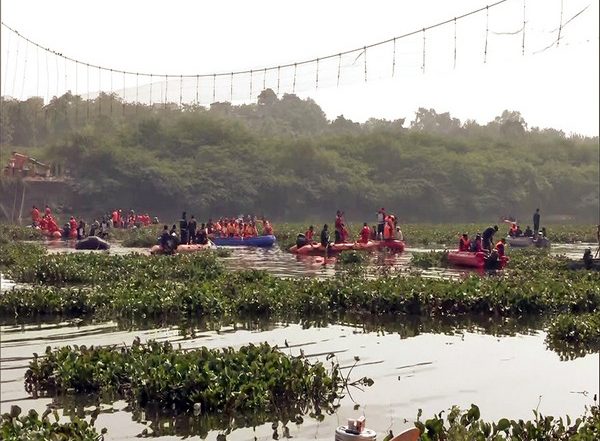 India News | Morbi Bridge Collapse: About 300 Army Personnel Deployed in Search and Rescue Operation