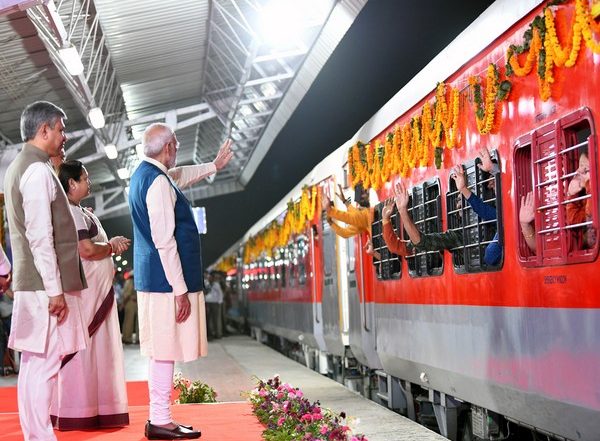 India News | Ahmedabad: PM Modi Dedicates Railway Projects Worth over Rs 2,900 Cr in Asarva